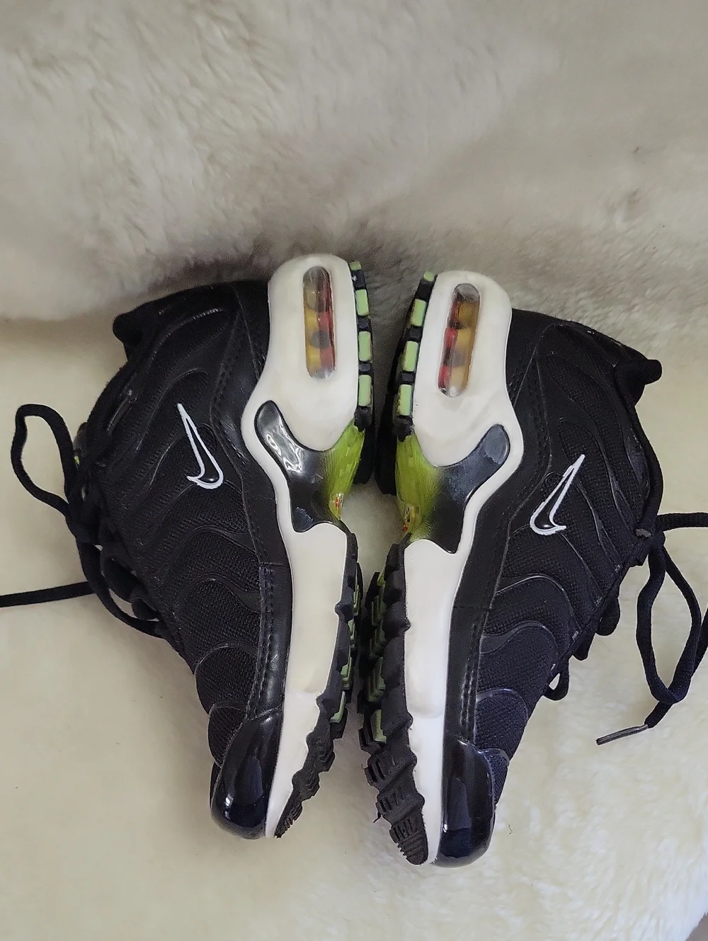 NIKE Air Max Plus 1 GS “Black Volt” Running Trainers. Size 1Y.